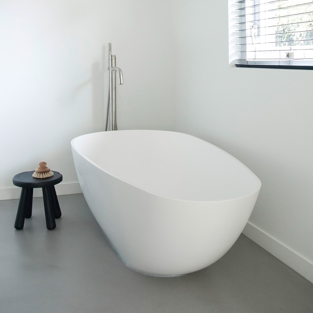 Baths by Clay - Timeless HI-MACS (solid surface) made to measure washbasin, freestanding solid surface Ark bathtub