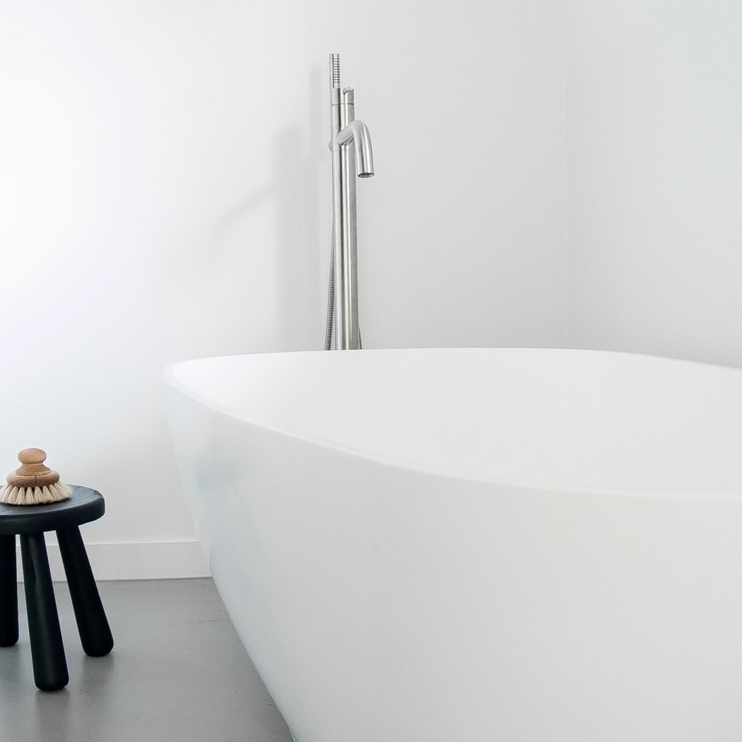 Baths by Clay - Timeless HI-MACS (solid surface) made to measure washbasin, freestanding solid surface Ark bathtub